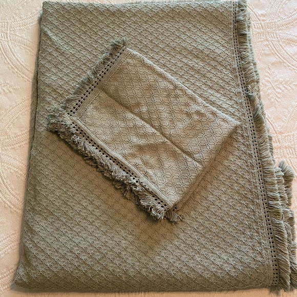 Lamont home full size sage green bedspread & matching sham - Picture 10 of 12